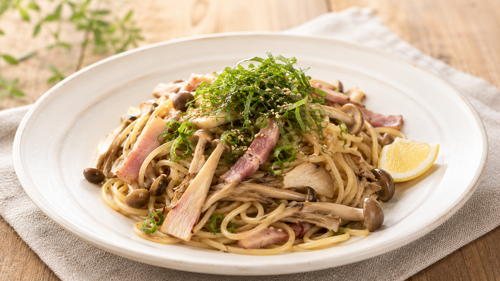 いしる麹ときのこを使った和風パスタ、大葉添え