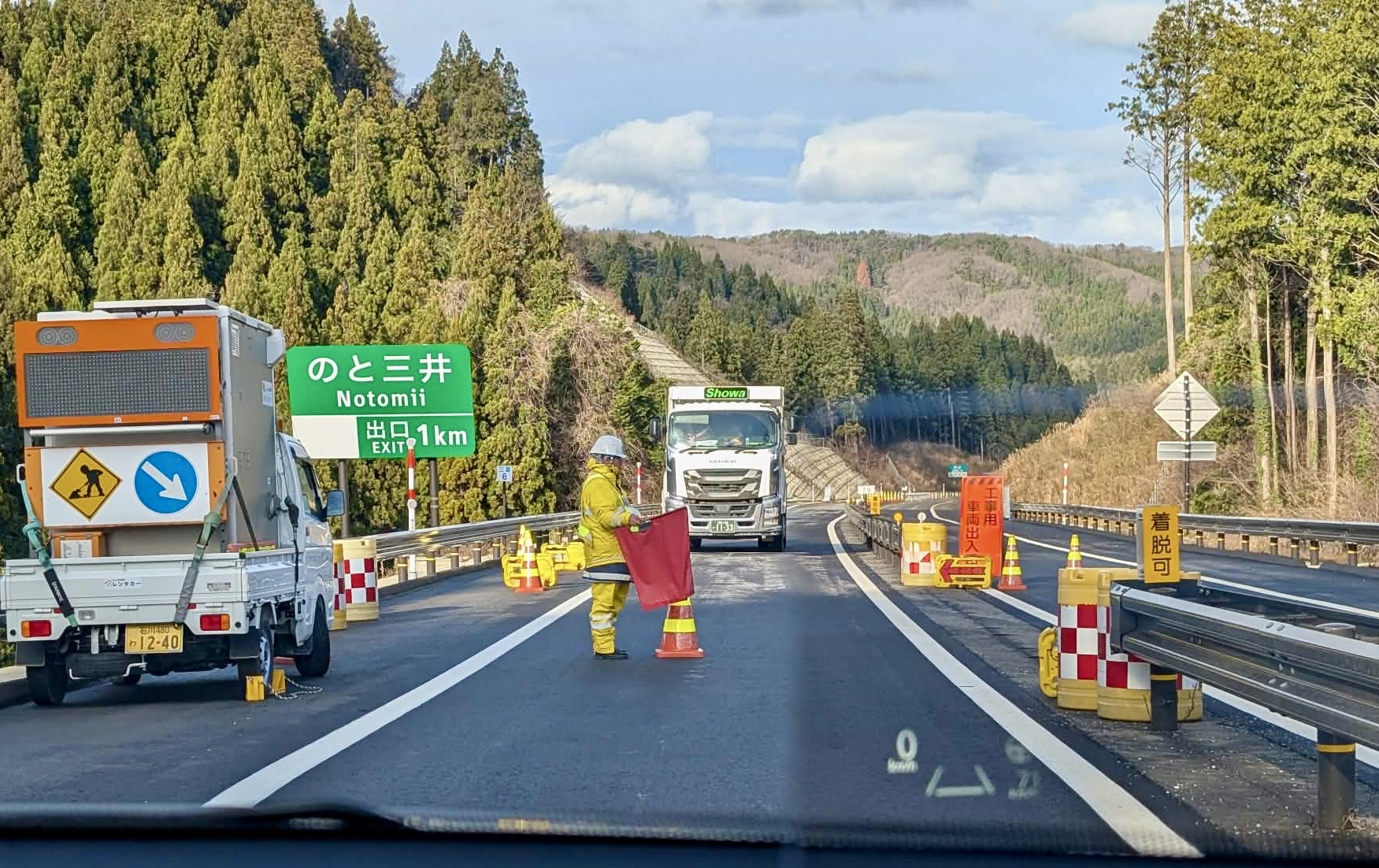 復旧工事が進む高速道路
